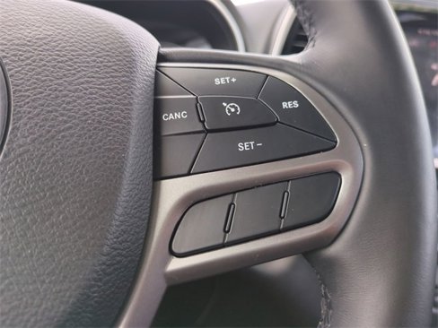 Used 2019 Jeep Cherokee Limited image 24