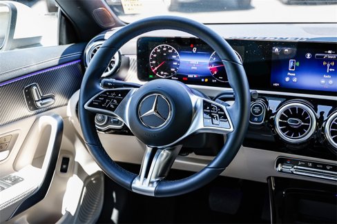 Used 2025 Mercedes-Benz CLA 250 4MATIC image 13