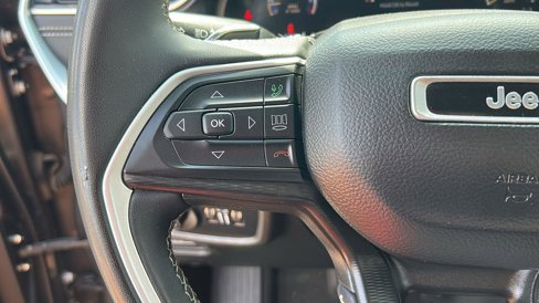 Used 2023 Jeep Grand Cherokee L Laredo image 12