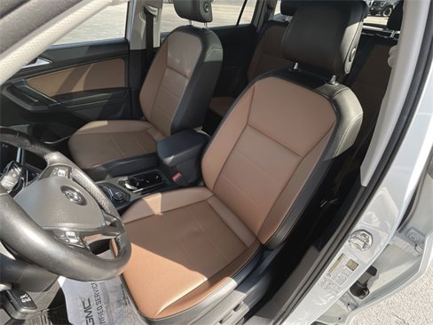 Used 2018 Volkswagen Tiguan SE w/ Panoramic Sunroof Package image 18