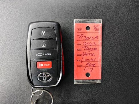 Used 2023 Toyota Venza XLE image 30