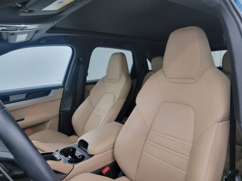 Used 2024 Porsche Cayenne S image 5