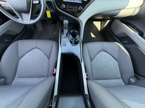 Used 2019 Toyota Camry LE image 17