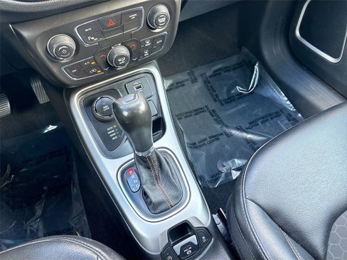 Used 2020 Jeep Compass Latitude w/ Cold Weather Group image 18