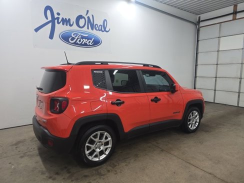 Used 2019 Jeep Renegade Latitude w/ Popular Equipment Group image 9