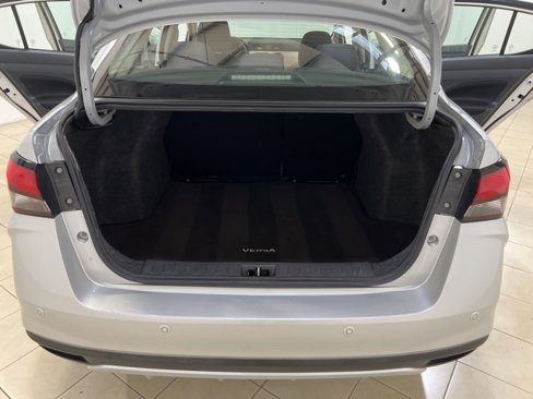 Used 2022 Nissan Versa SV image 12
