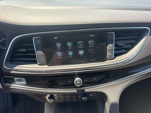 Used 2018 Buick Enclave Premium image 12