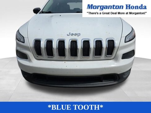 Used 2017 Jeep Cherokee Sport image 2