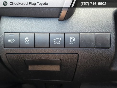 Used 2021 Toyota Camry LE image 10