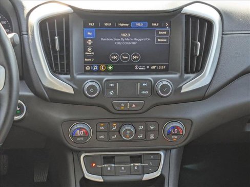 Used 2024 GMC Terrain SLT image 13