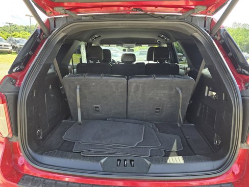 Used 2020 Ford Explorer XLT w/ Equipment Group 202A image 14