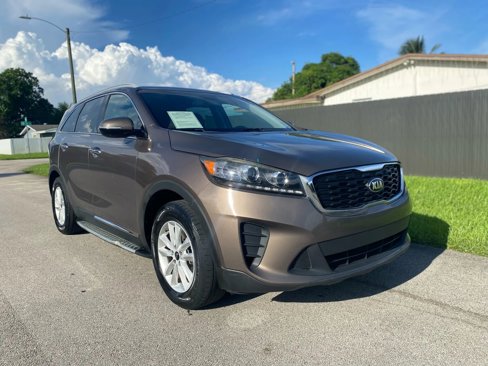 Used 2019 Kia Sorento LX w/ LX Convenience Package image 4