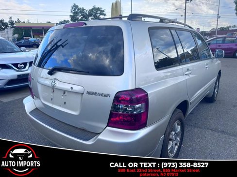Used 2004 Toyota Highlander 4WD V6 w/ 3rd Row image 11
