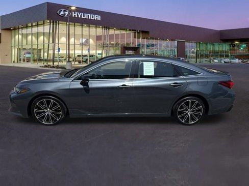 Used 2019 Toyota Avalon XSE w/ All Weather Liner Package image 2