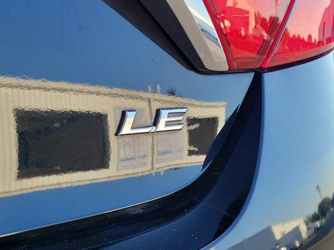 Used 2017 Toyota Camry LE image 7