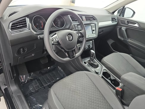 Used 2018 Volkswagen Tiguan S image 15