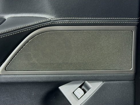 Used 2019 BMW 740i w/ Executive Package image 19