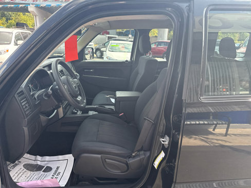 Used 2012 Jeep Liberty Sport image 10