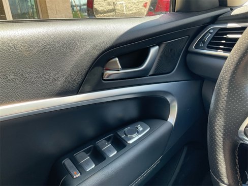 Used 2022 Genesis G70 2.0T image 19