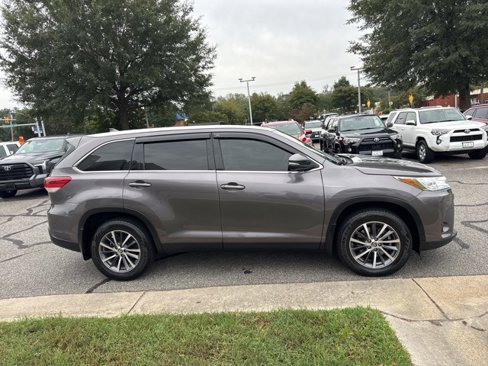 Used 2019 Toyota Highlander XLE image 6