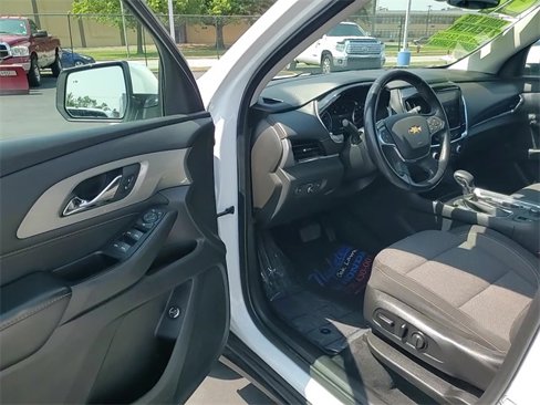 Used 2021 Chevrolet Traverse LT image 12