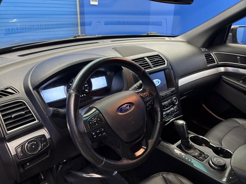 Used 2017 Ford Explorer XLT w/ Equipment Group 202A image 11