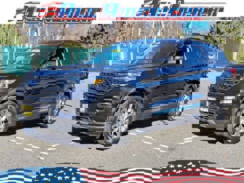 Certified 2022 Ford Explorer XLT w/ Equipment Group 202A image 1