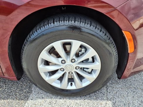 Used 2018 Chrysler Pacifica Touring-L Plus image 9