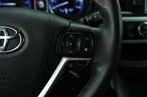 Used 2019 Toyota Highlander XLE image 25