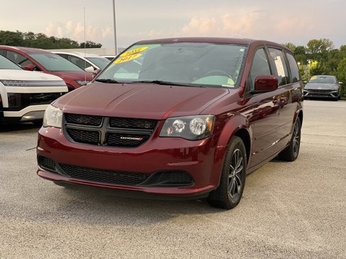 Used 2017 Dodge Grand Caravan SE image 3