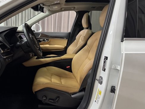 Used 2016 Volvo XC90 T6 Momentum w/ Momentum Plus Package image 29