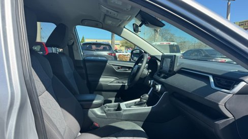 Used 2021 Toyota RAV4 XLE image 6