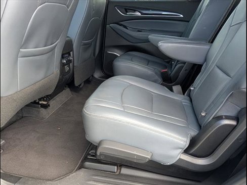 Used 2020 Buick Enclave Essence image 12