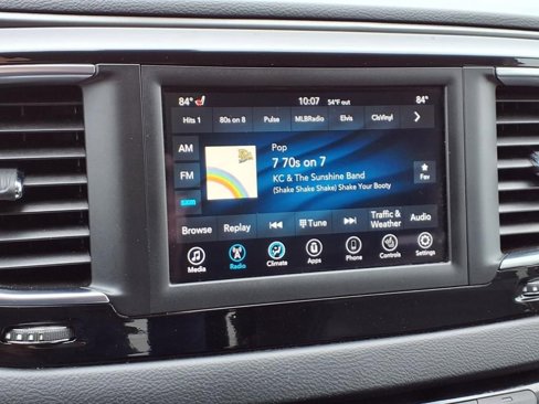 Used 2020 Chrysler Pacifica Touring-L image 6