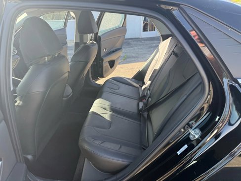 Used 2023 Hyundai Elantra Limited w/ Cargo Package image 10
