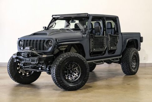 Used 2025 Jeep Gladiator Sport image 2