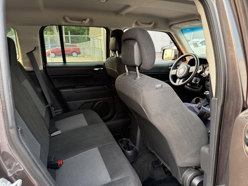 Used 2016 Jeep Patriot Latitude image 11