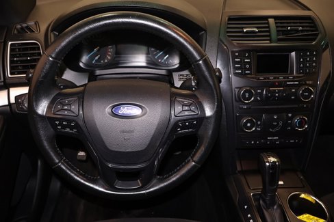 Used 2017 Ford Explorer XLT image 24