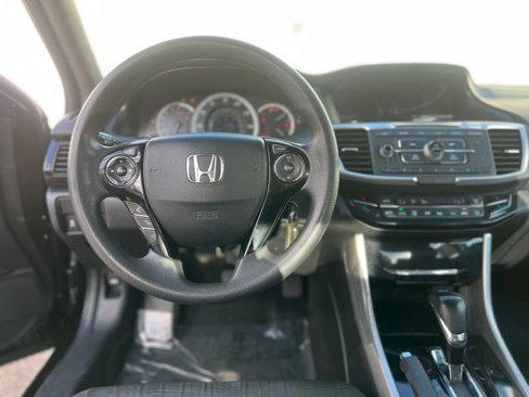Used 2017 Honda Accord LX image 10