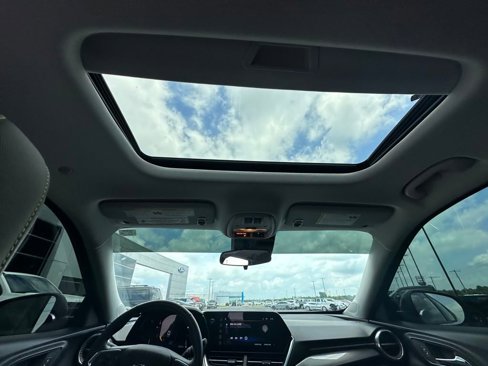 Used 2025 Chevrolet Trax ACTIV w/ Sunroof Package image 8