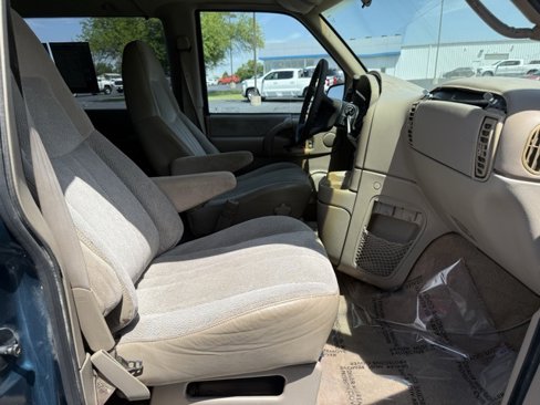 Used 1998 GMC Safari SLE image 9