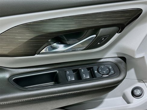 Used 2024 GMC Terrain SLE w/ Driver Convenience Package image 17