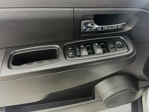 Used 2011 Jeep Liberty Sport image 13
