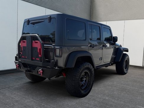 Used 2016 Jeep Wrangler Unlimited Rubicon w/ Connectivity Group image 13