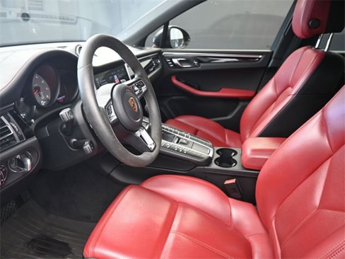 Certified 2021 Porsche Macan S image 4
