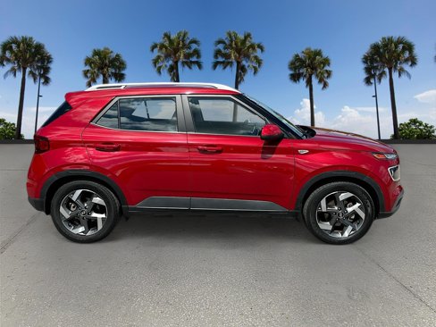 Used 2022 Hyundai Venue Limited image 4