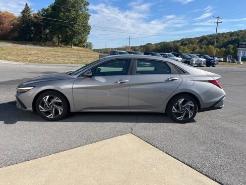 Used 2025 Hyundai Elantra SEL image 7