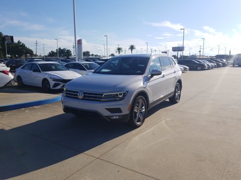 Used 2018 Volkswagen Tiguan SEL Premium image 2