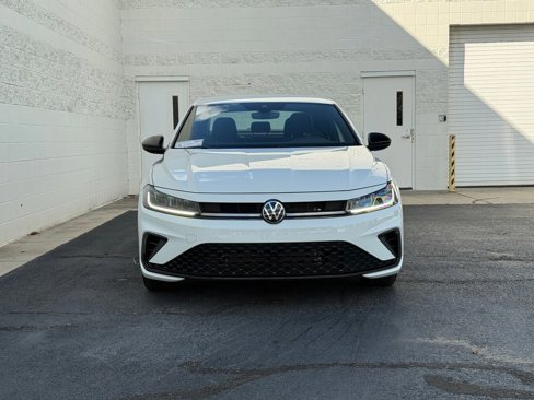 Used 2025 Volkswagen Jetta Sport image 5