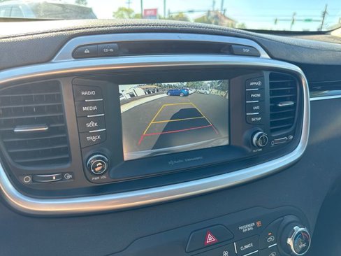 Used 2017 Kia Sorento LX w/ LX Convenience Package image 23